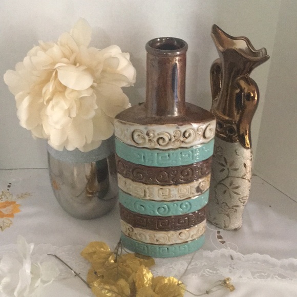 Beautiful Ceramic Vase - Picture 6 of 11